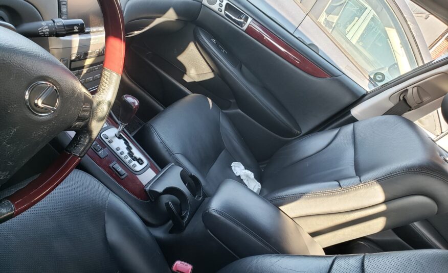 2005 ES 330 interior front